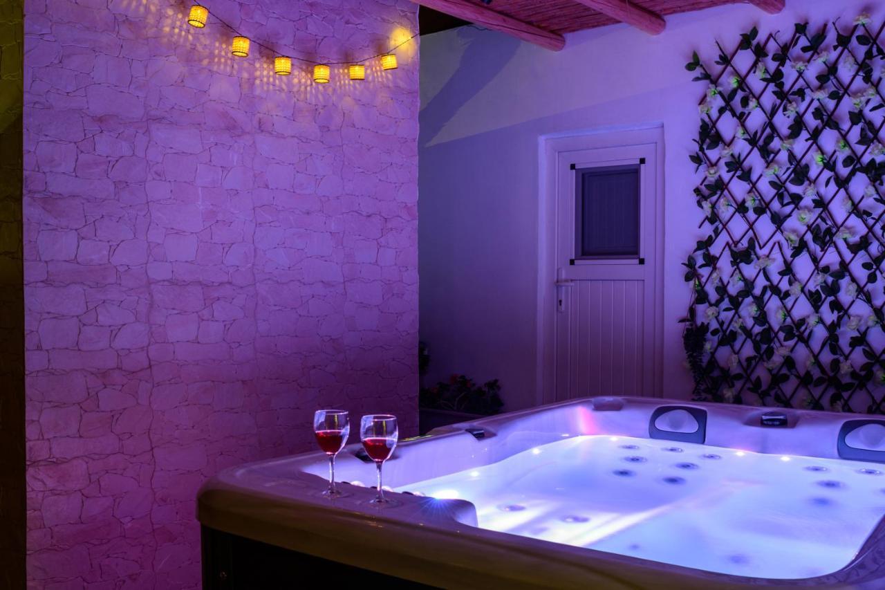 Ferienwohnung Heart Of Oia - Private House With Jacuzzi Exterior foto